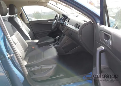 2020 Volkswagen Tiguan 2.0T Se/2.0T Se R-Line Black/2.0T Sel z USA, uszkodzony, nr VIN 3VV2B7AX8LM034861